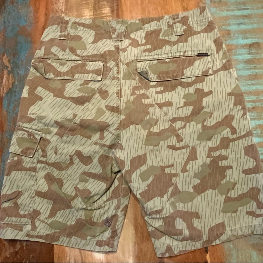 Volcom Men's Green and Brown Cargo Shorts - Picture 3 of 3